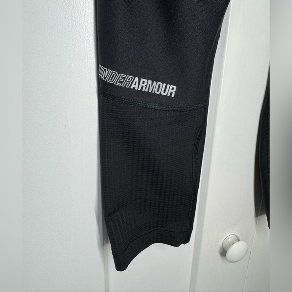 Under Armour Black Cropped Leggings, Size S - Picture 3 of 4